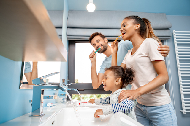 Family cleaning teeth