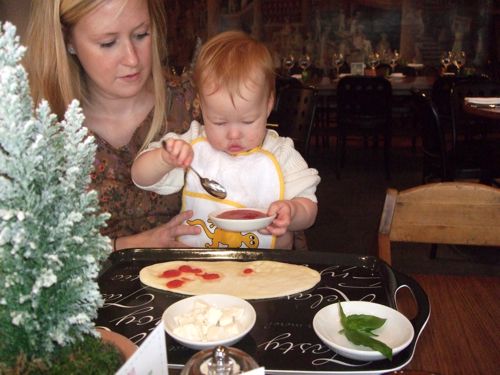 Cantina de Ponte – harriet making her pizza